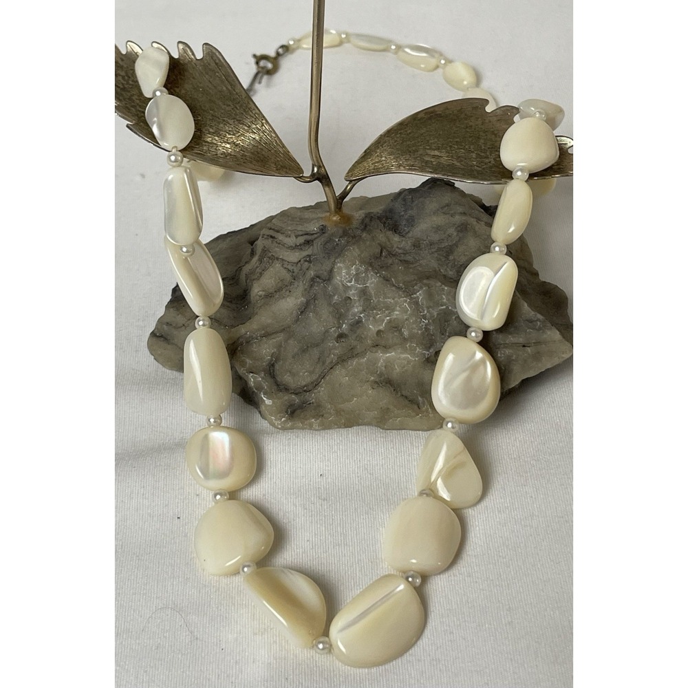 Vtg Graduated Mother Of Pearl Beaded Necklace 23" Faux Pearl Spacers Hook Clasp